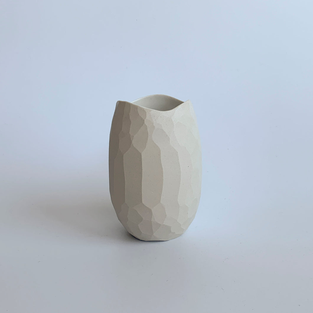 The 'Bud Vase' Raw white
