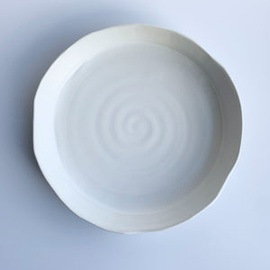 The 'Serving Dish' White medium